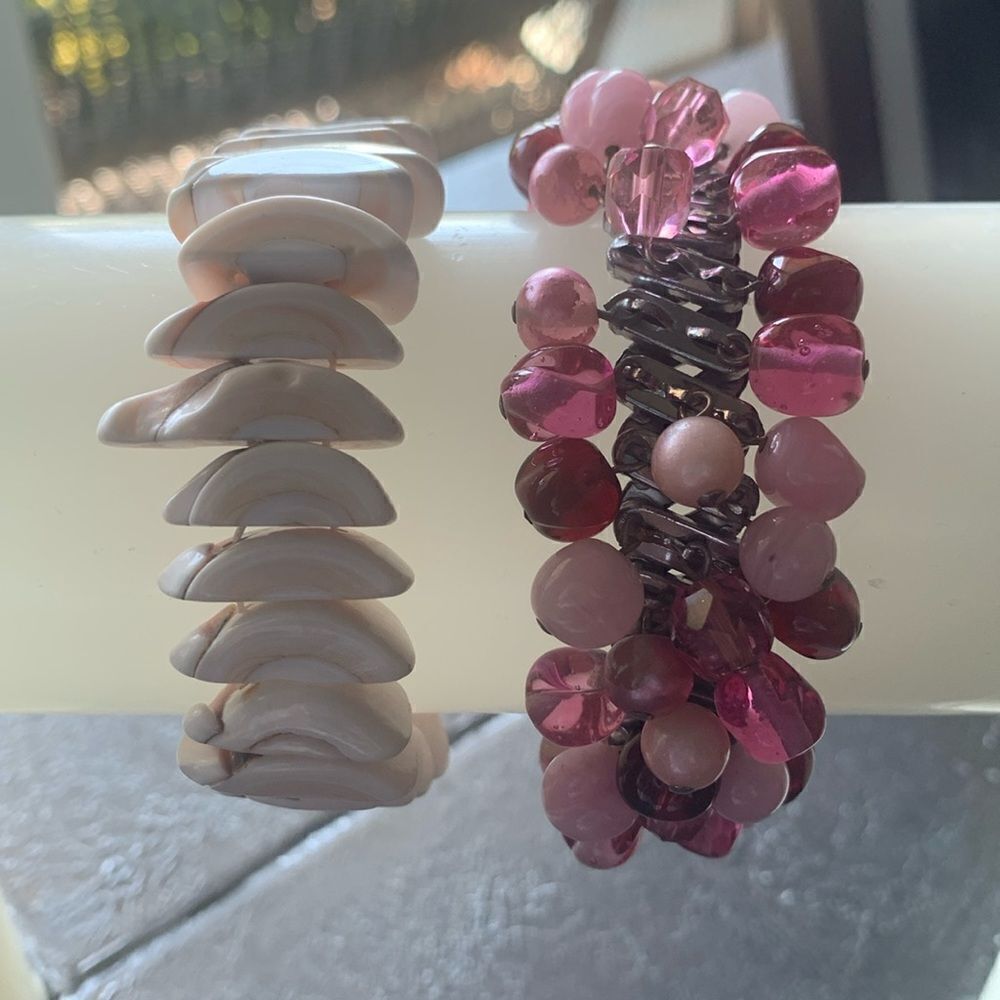 Sea Shell and Pink Beads stretch bracelets SET of 2, Unmarked